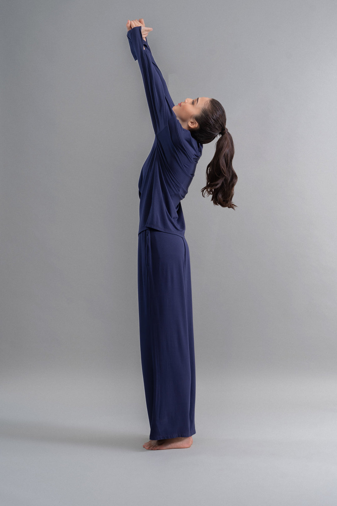 Model stretching in Deep Navy Supima Button Down Shirt with Slit.