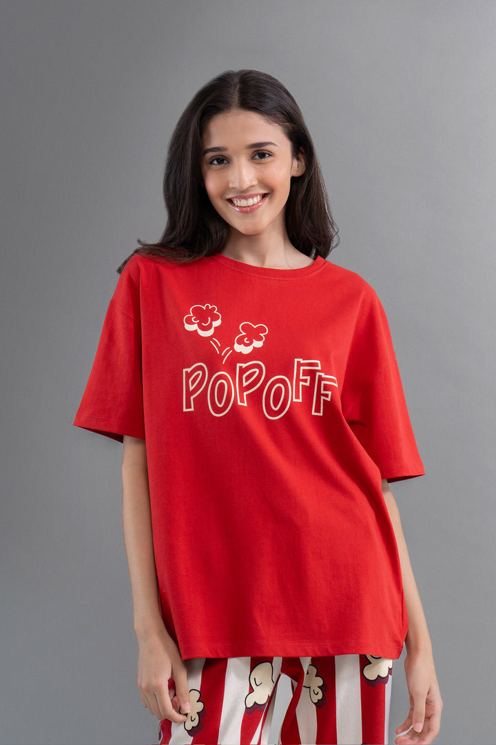 Red oversized t-shirt with "POPOFF" graphic design for casual wear.