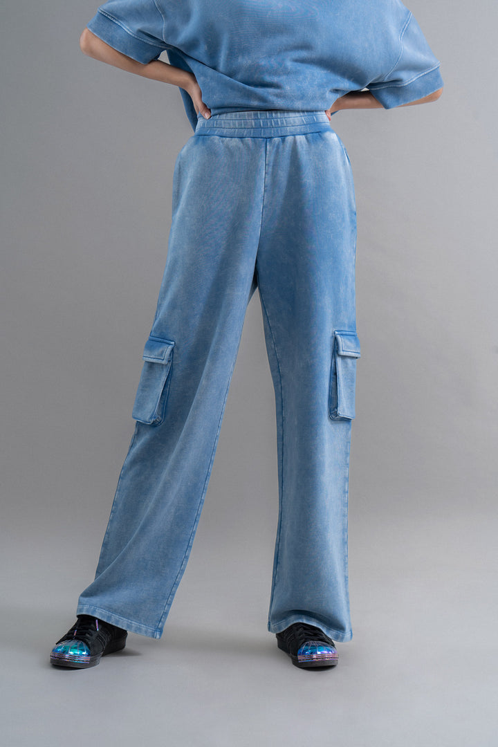 Denim wash 100% cotton terry cargo pant for casual wear.