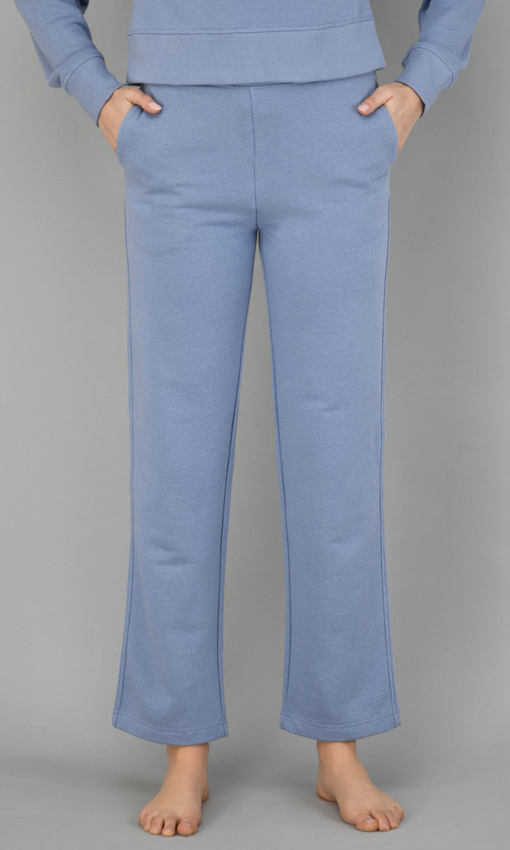 Ice-blue fleece lounge set with pockets, perfect for comfortable relaxation.